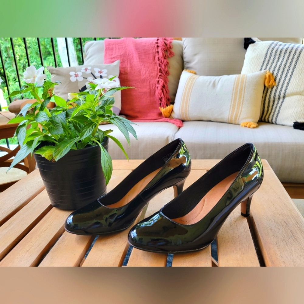 Clarks Artisan Pumps